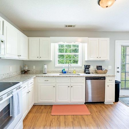 Charming Gray Home- 5 Mins From Gsu! Стейтсбъро Екстериор снимка