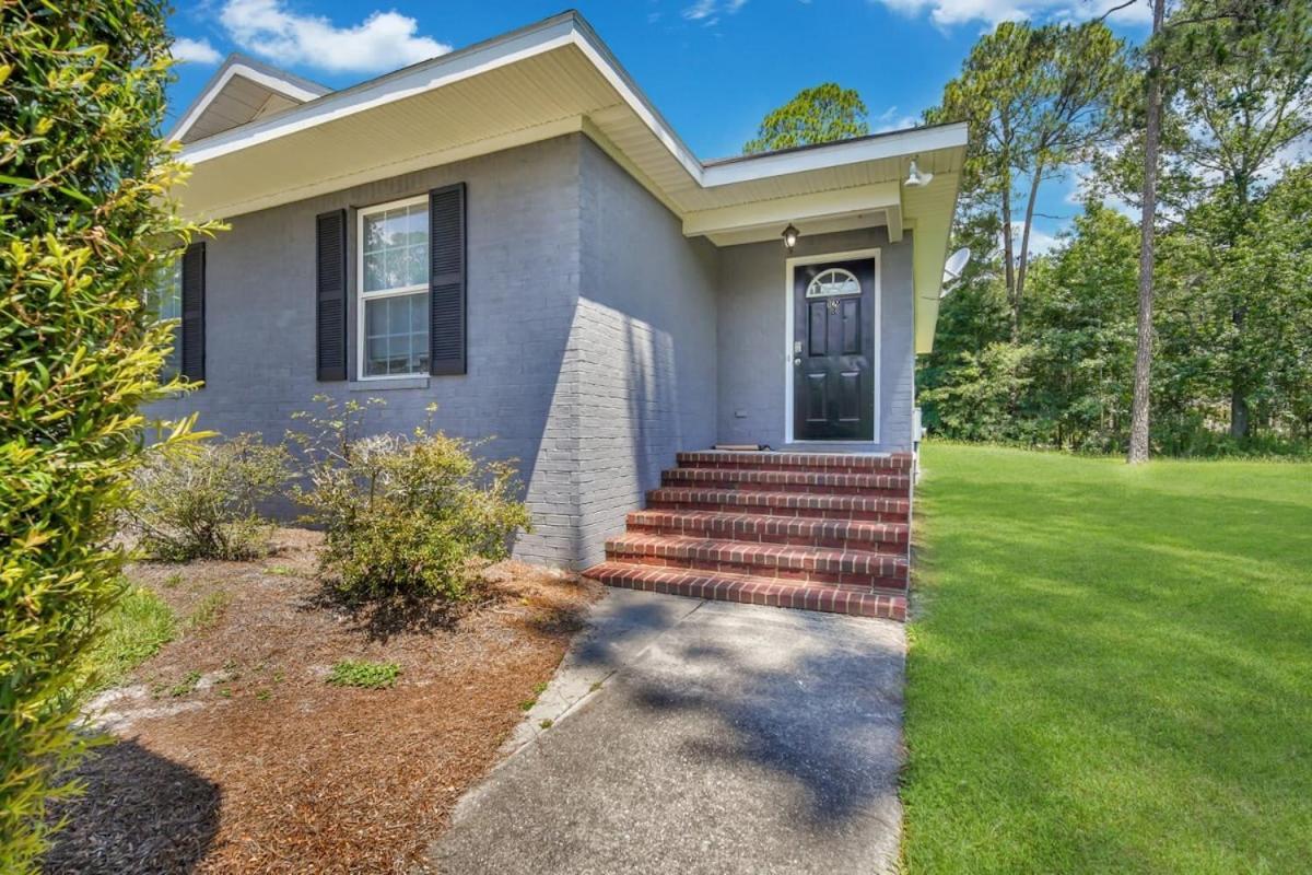 Charming Gray Home- 5 Mins From Gsu! Стейтсбъро Екстериор снимка