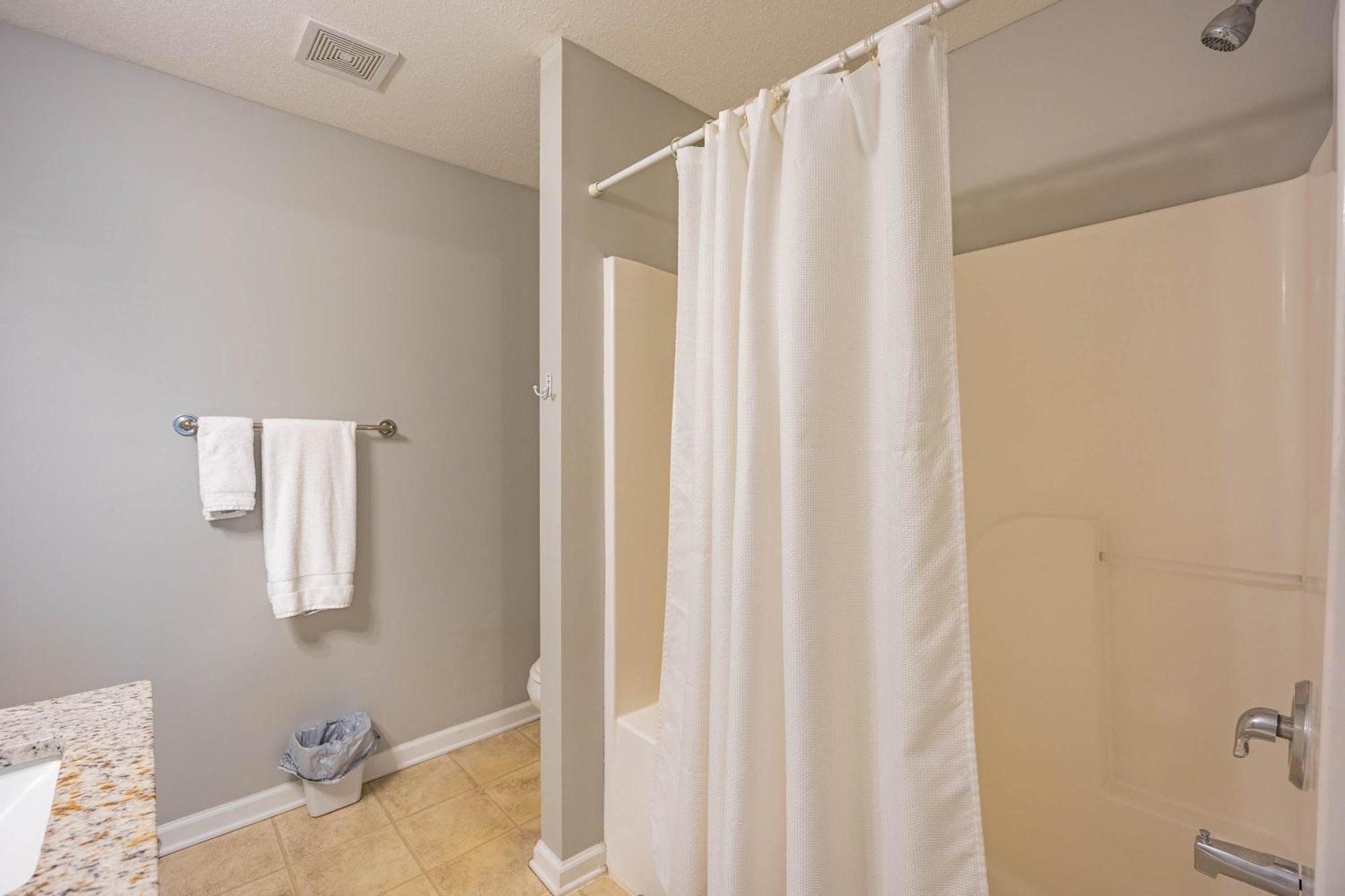 Charming Gray Home- 5 Mins From Gsu! Стейтсбъро Екстериор снимка